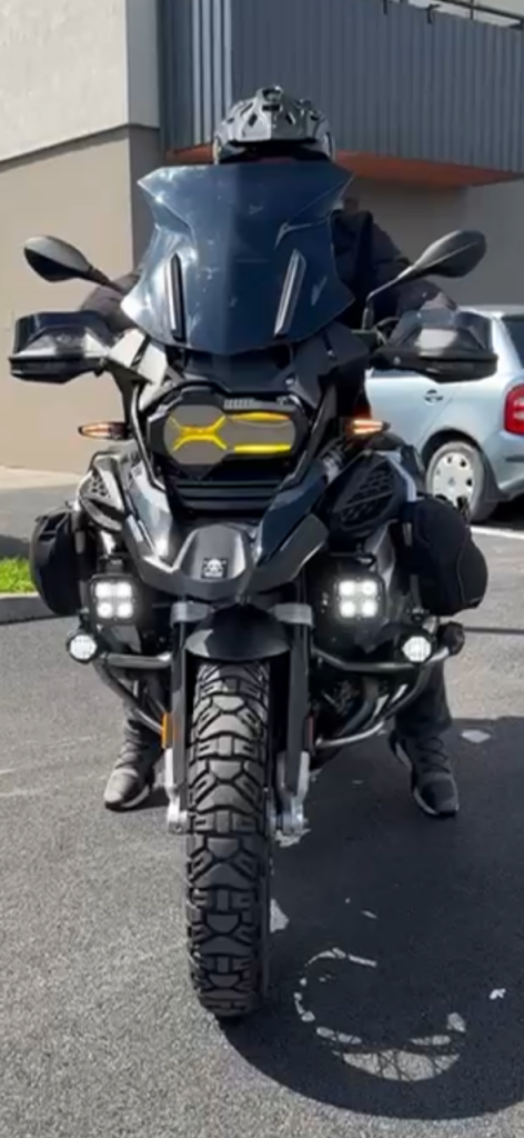Motorkár